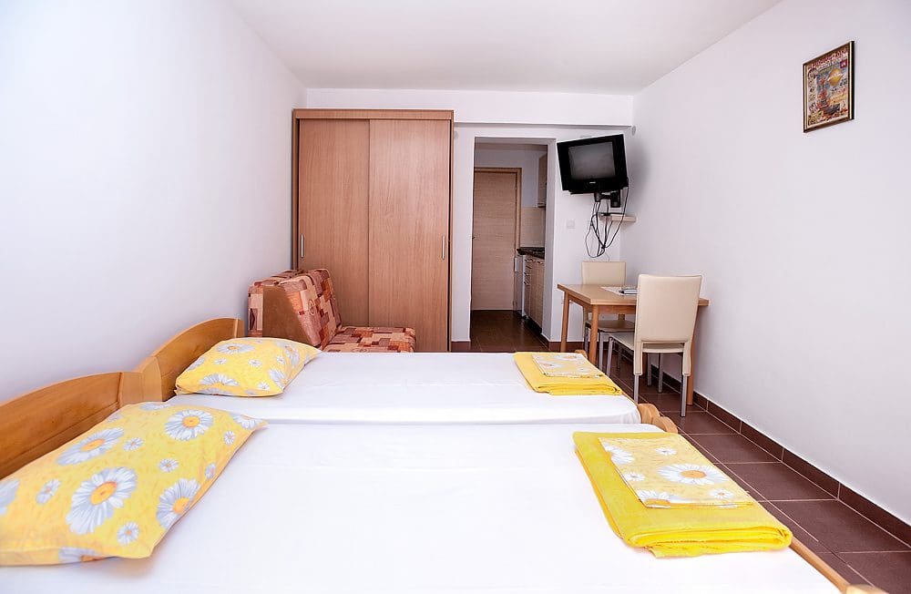 MREproperty (28) Petrovac'ta satılık mini otel — Karadağ