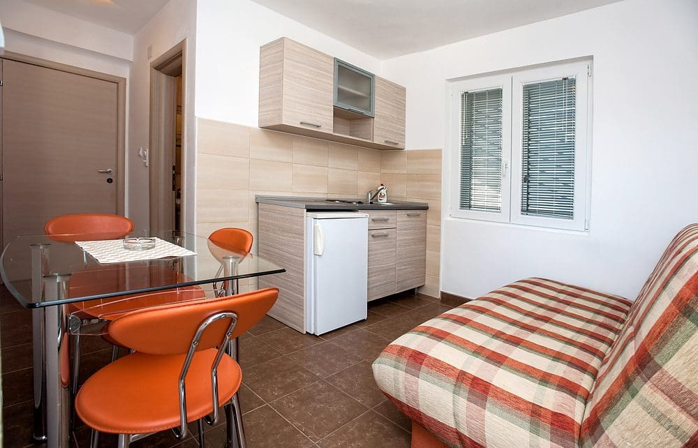 MREproperty (33) Petrovac'ta satılık mini otel — Karadağ