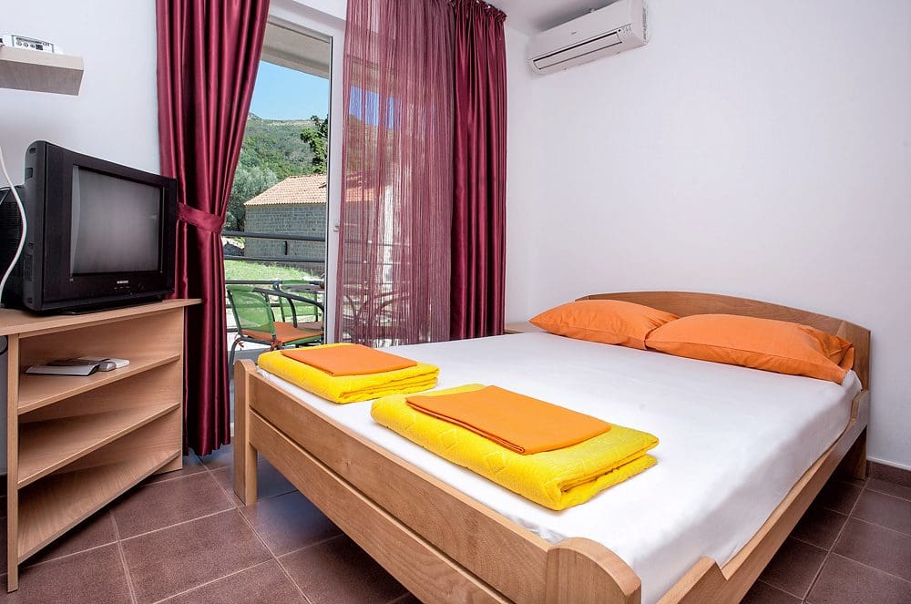 MREproperty (35) Petrovac'ta satılık mini otel — Karadağ