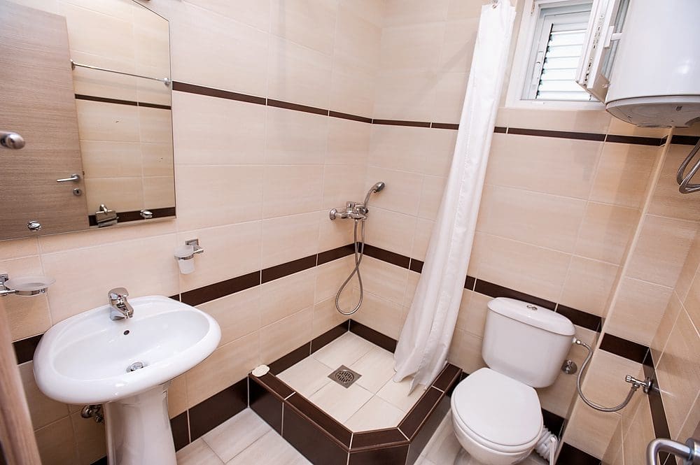 MREproperty (37) Petrovac'ta satılık mini otel — Karadağ