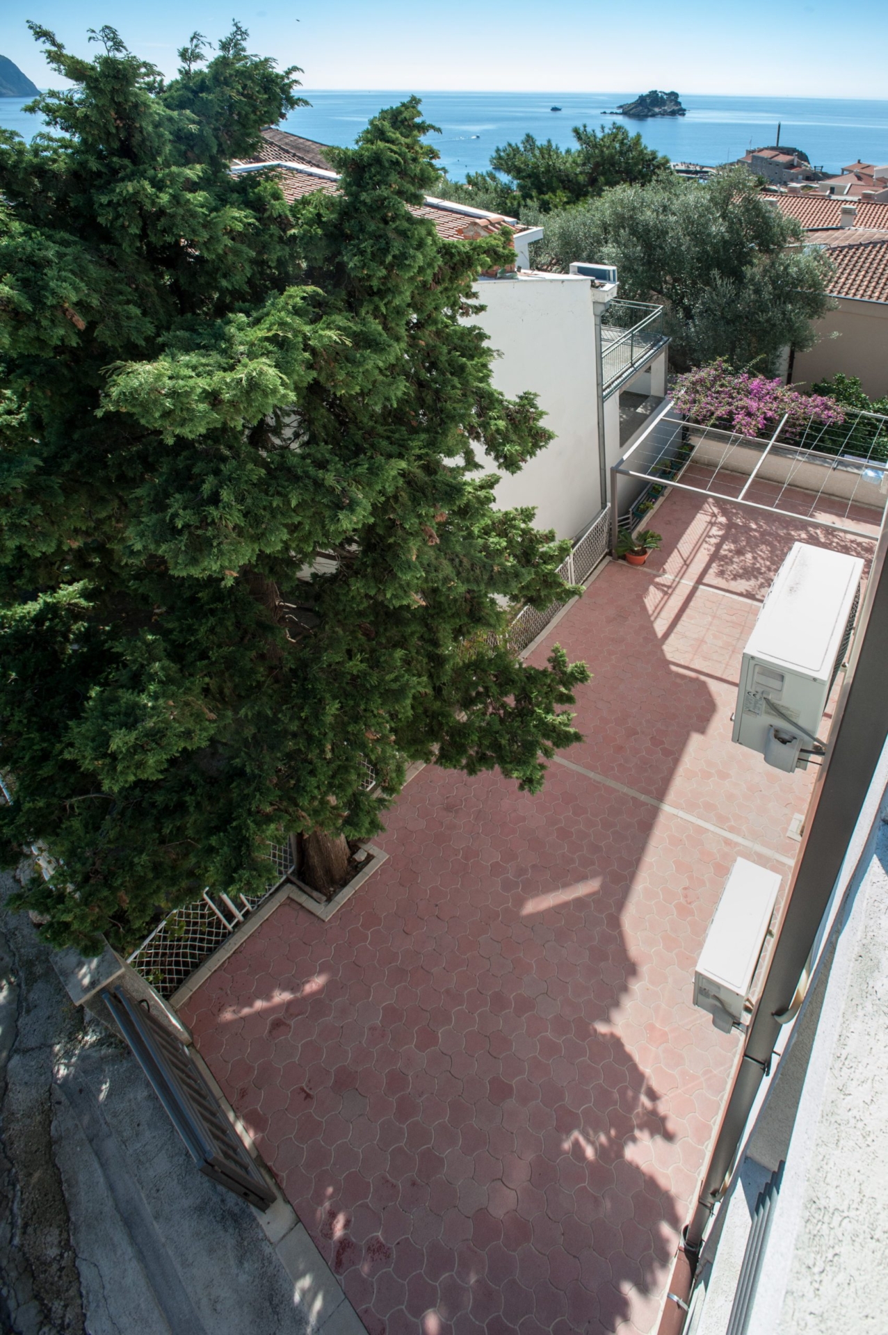 Commercial · Petrovac