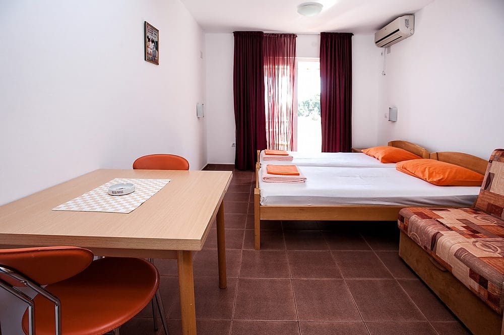 MREproperty (44) Petrovac'ta satılık mini otel — Karadağ