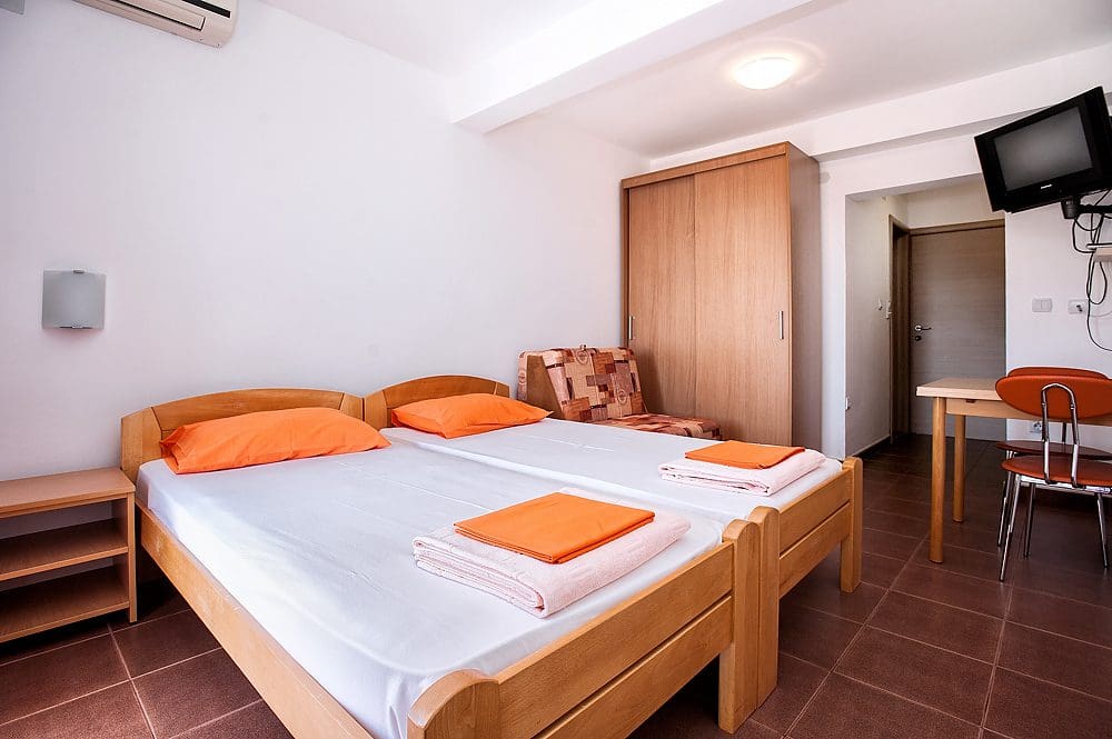 MREproperty (45) Petrovac'ta satılık mini otel — Karadağ