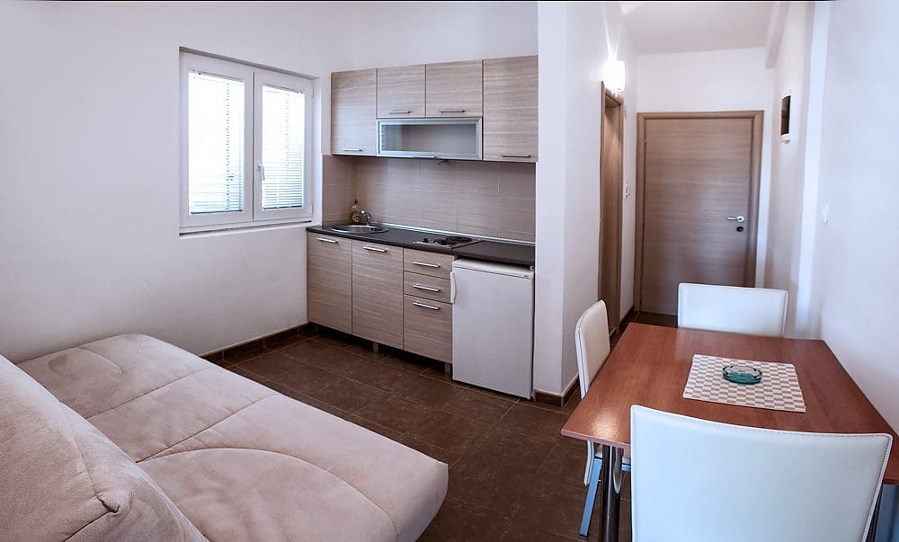 MREproperty (47) Petrovac'ta satılık mini otel — Karadağ