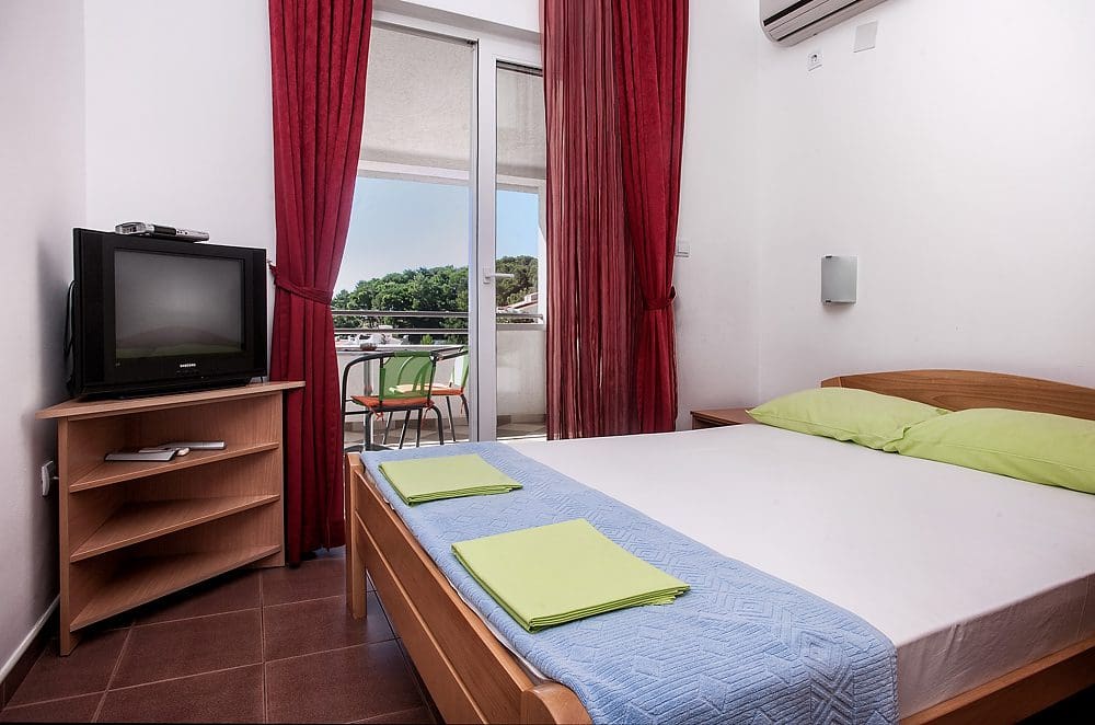 MREproperty (48) Petrovac'ta satılık mini otel — Karadağ