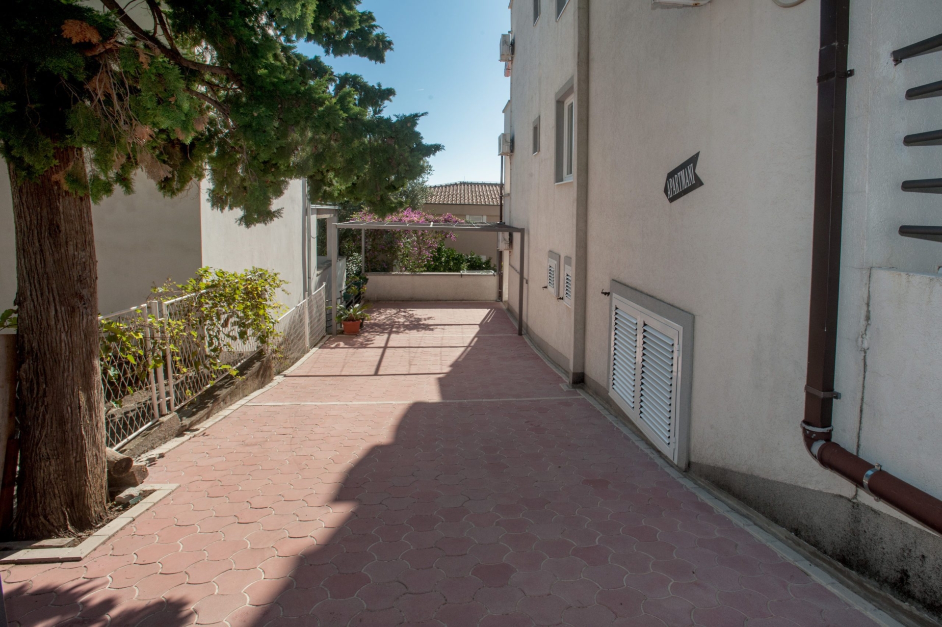 Commercial · Petrovac