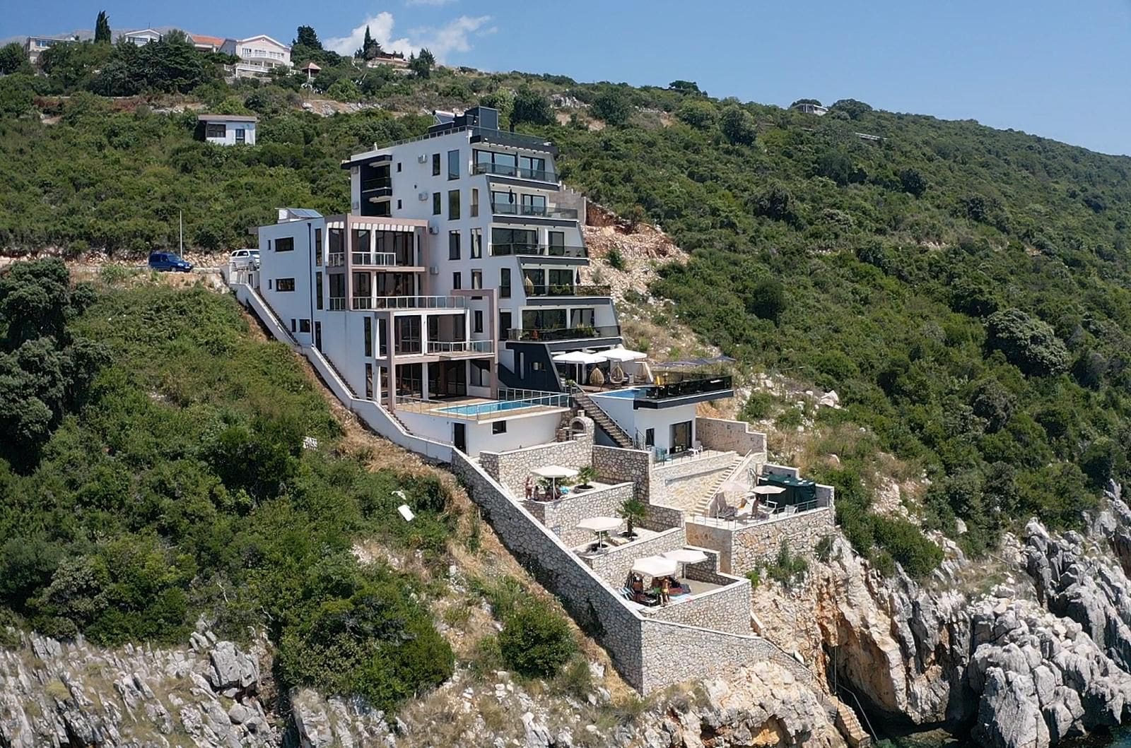 MREproperty (29) Willa nad morzem na sprzedaż w Czarnogórze – Nowoczesna willa w pobliżu plaży Veliki Pijesak — Czarnogóra