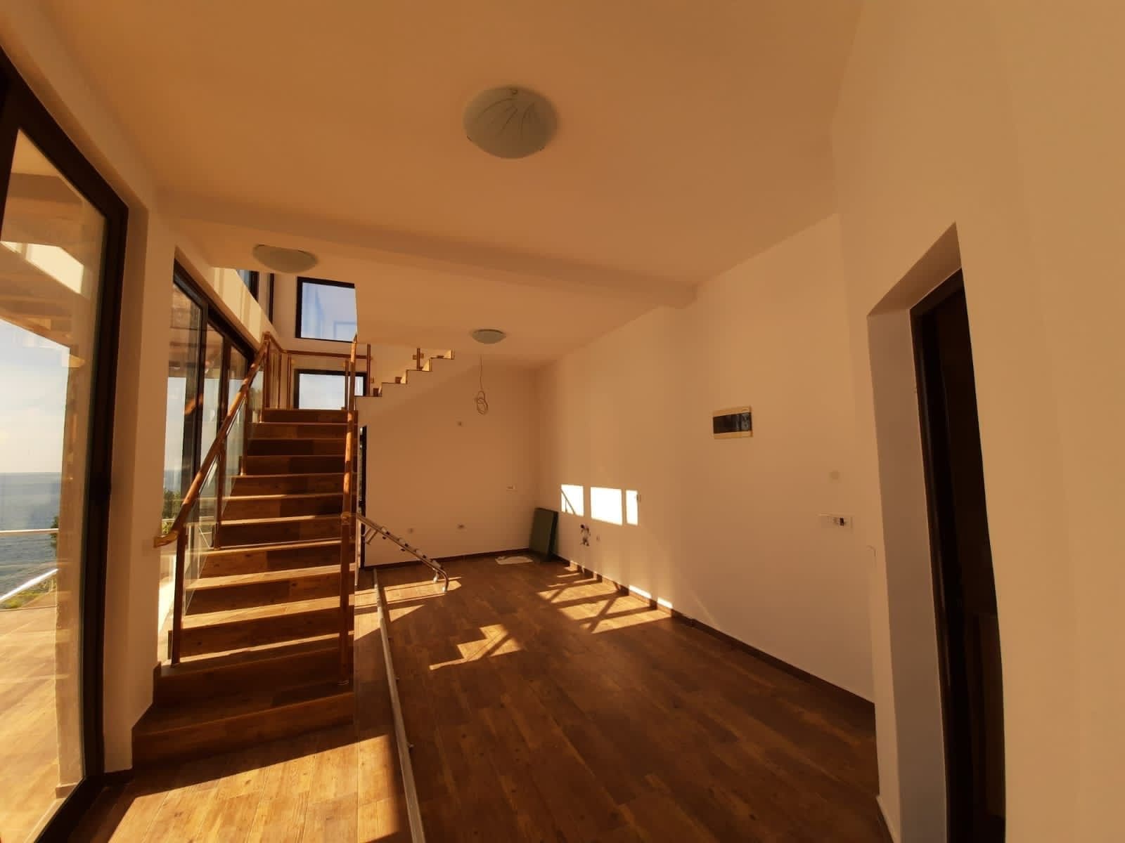MREproperty (39) Willa nad morzem na sprzedaż w Czarnogórze – Nowoczesna willa w pobliżu plaży Veliki Pijesak — Czarnogóra