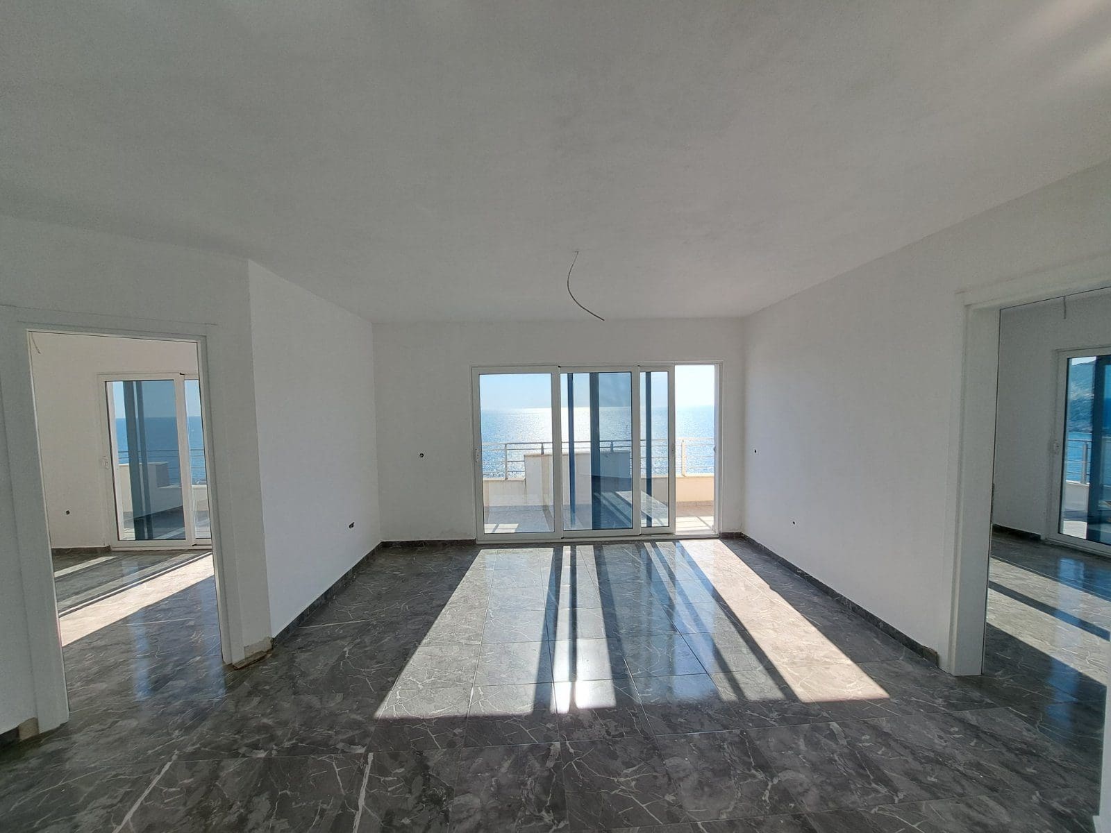 MREproperty (18) Moderan stan na prodaju u Dobroj Vodi – Bar — Crna Gora