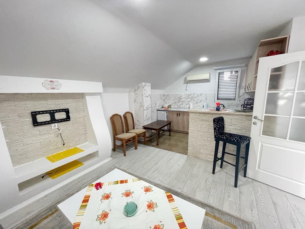 MREproperty (22) Namještena kuća za prodaju u Baru — Crna Gora