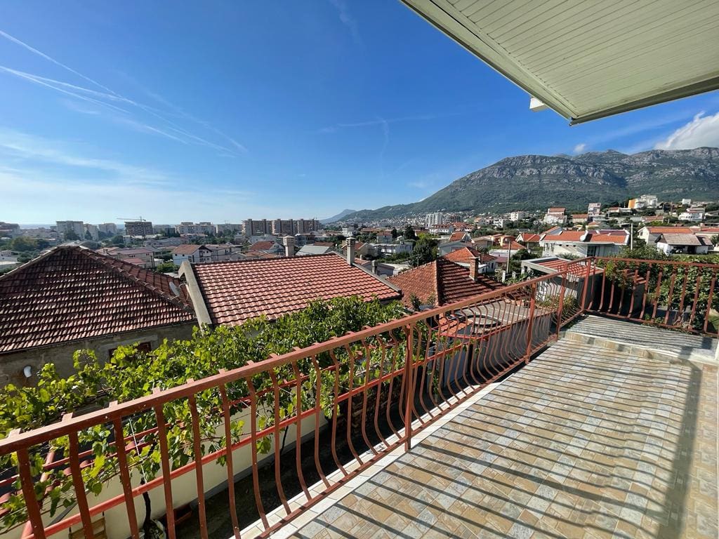 MREproperty (27) Namještena kuća za prodaju u Baru — Crna Gora