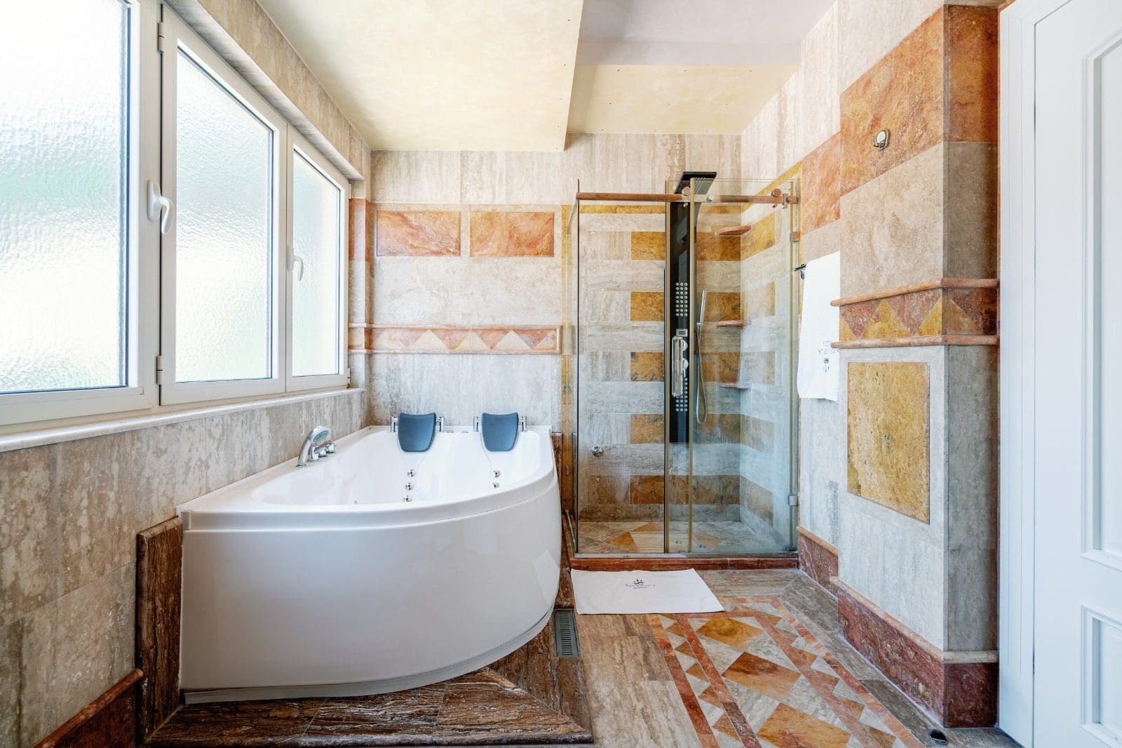 MREproperty (27) Luksuzni penthouse na prodaju u Budvi-Crna Gora — Crna Gora