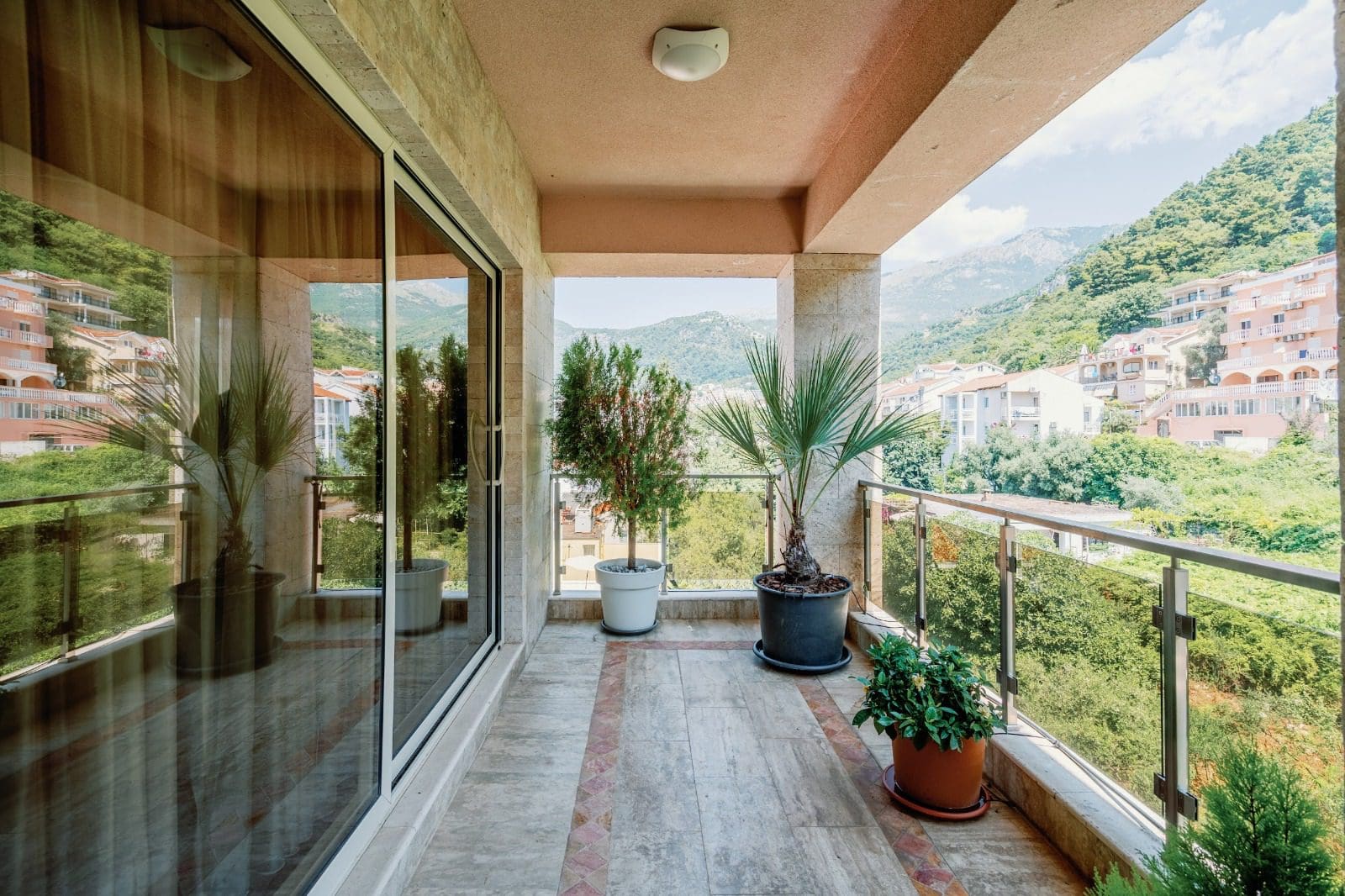 MREproperty (35) Luksuzni penthouse na prodaju u Budvi-Crna Gora — Crna Gora