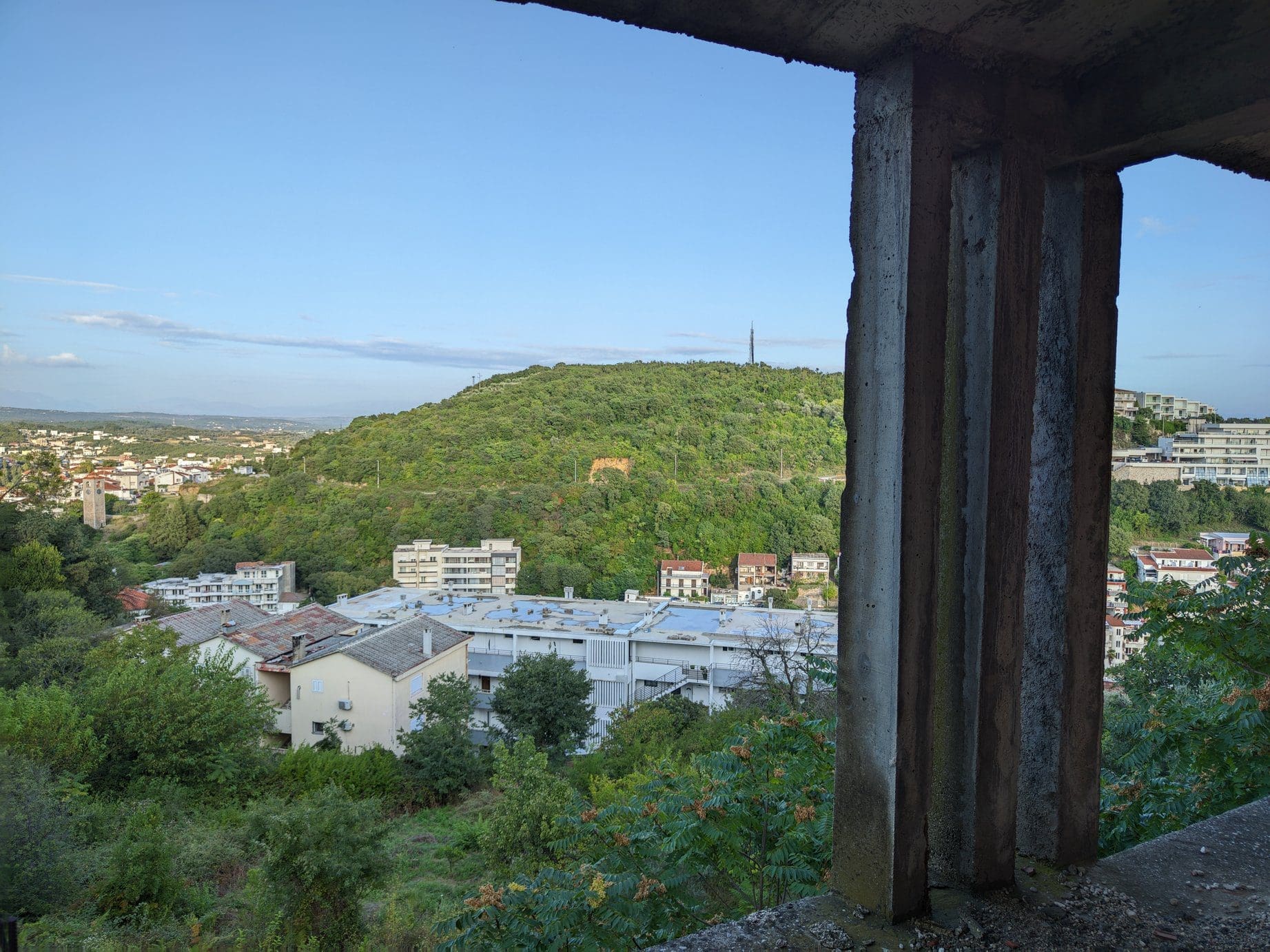 MREnekretnina (17) Nedovršena kuća na prodaju u Ulcinju — Crna Gora