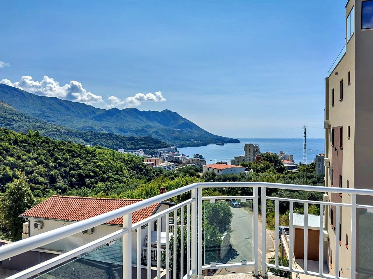 MREproperty (18) Rentables Mini-Hotel in Becici zum Verkauf – Montenegro