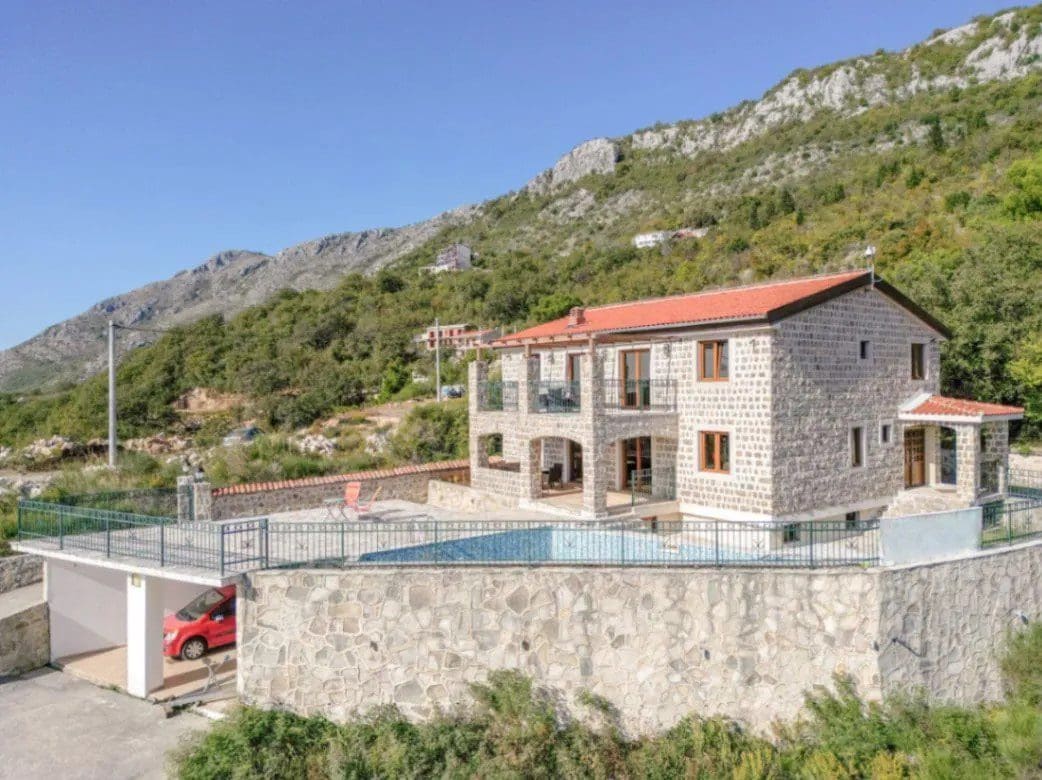 MREproperty (1) Luxuriöse Villa mit Pool in Petrovac