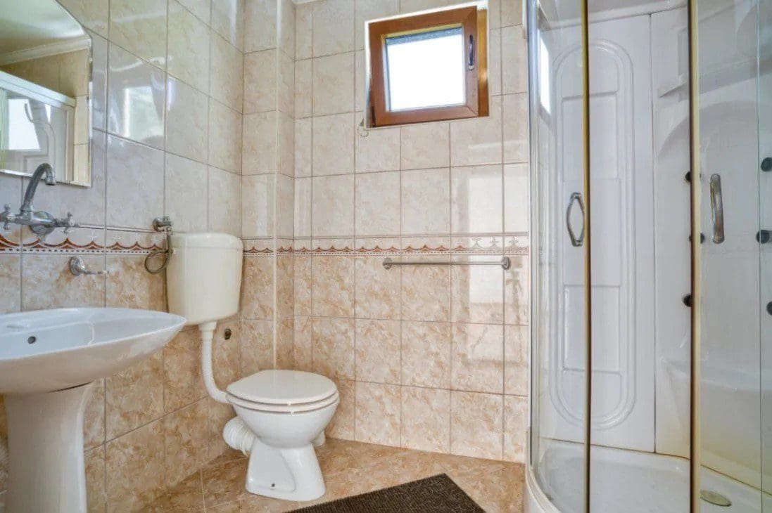 MREproperty (11) Luxuriöse Villa mit Pool in Petrovac — Montenegro