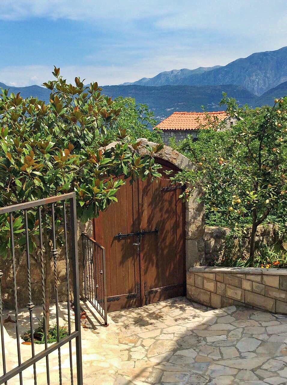Huoneisto · Tivat
