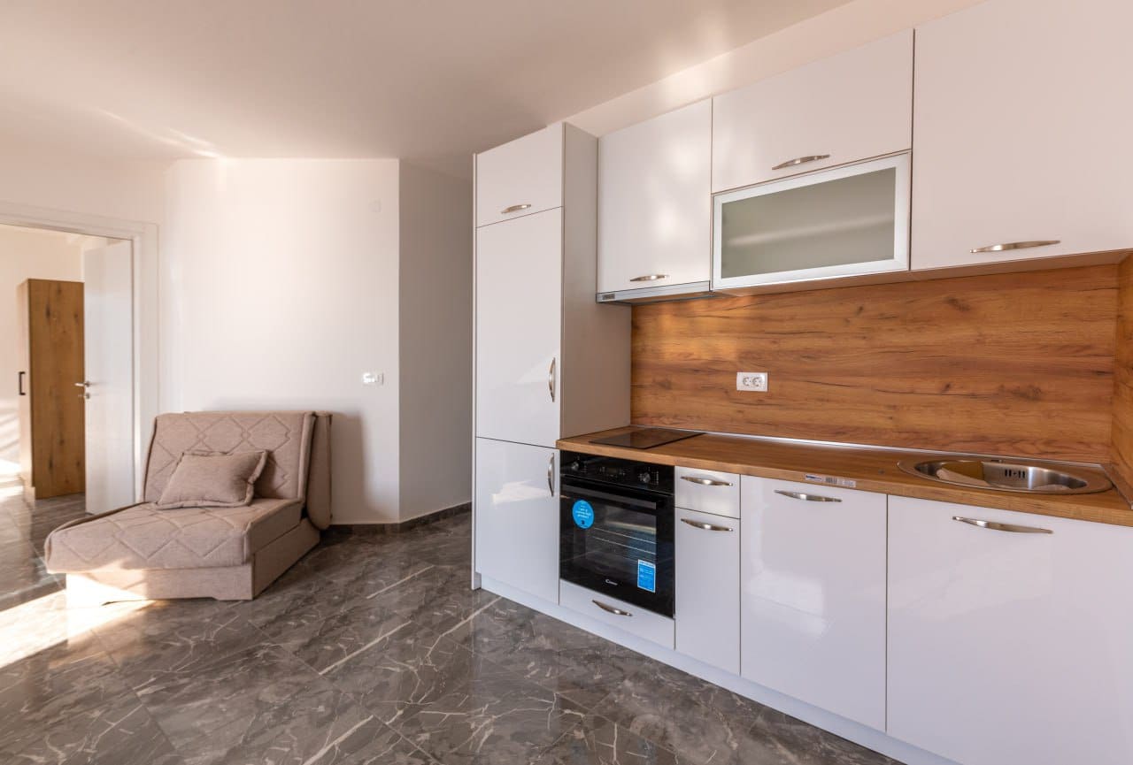 MREproperty (12) Панорамна двокімнатна квартира на продаж у Добрій Воді — Чорногорія