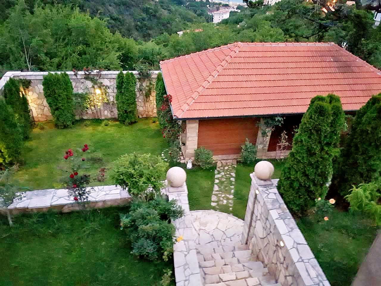 Huvila · Becici