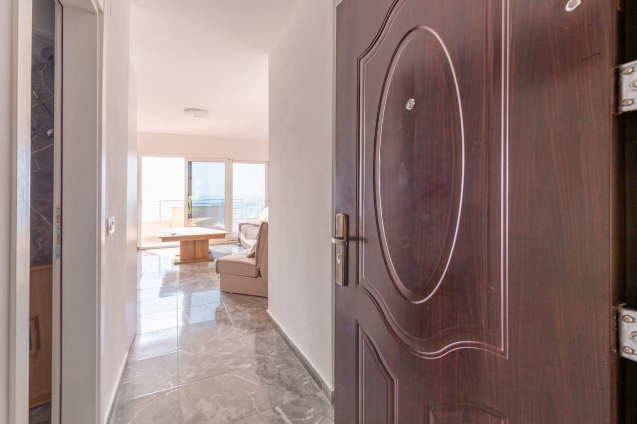 MREproperty (13) Панорамна двокімнатна квартира на продаж у Добрій Воді — Чорногорія