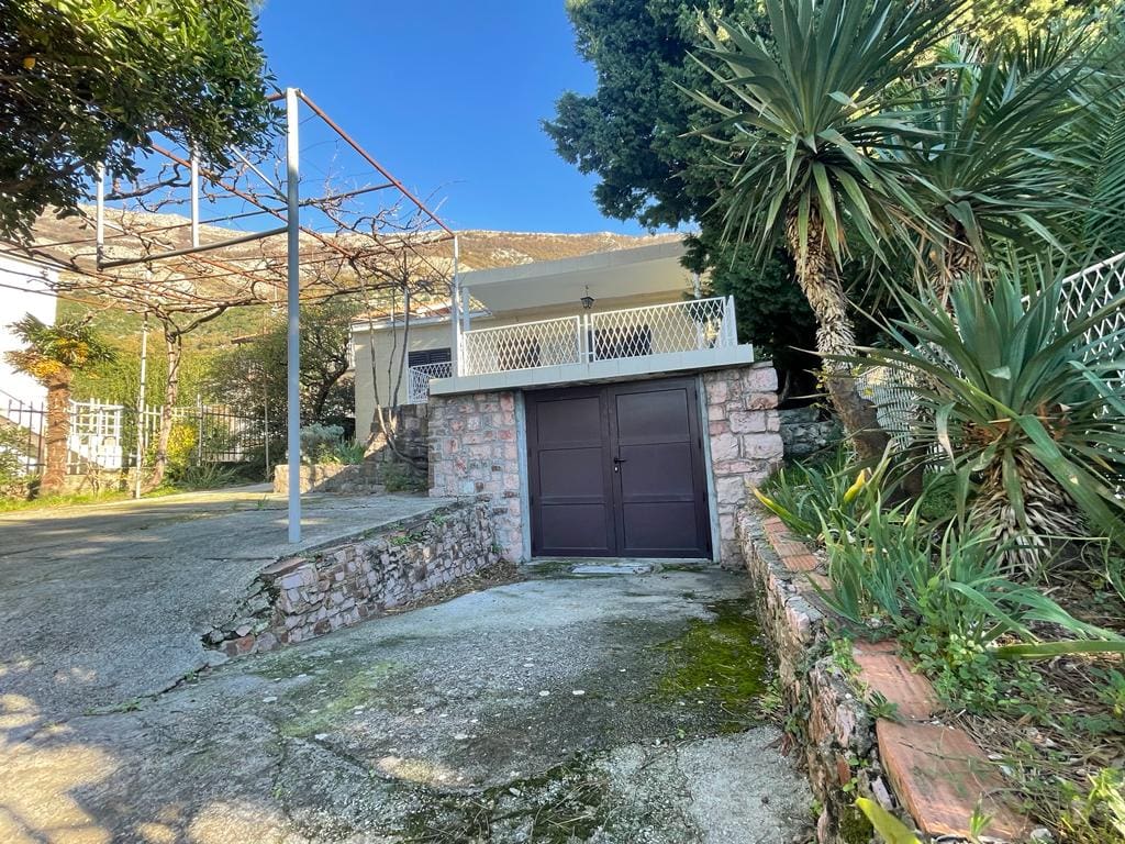House · Sutomore
