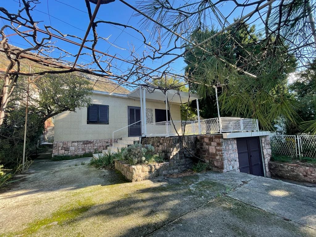 MREproperty (16) Uroczy dom z widokiem na morze w Sutomore — Czarnogóra