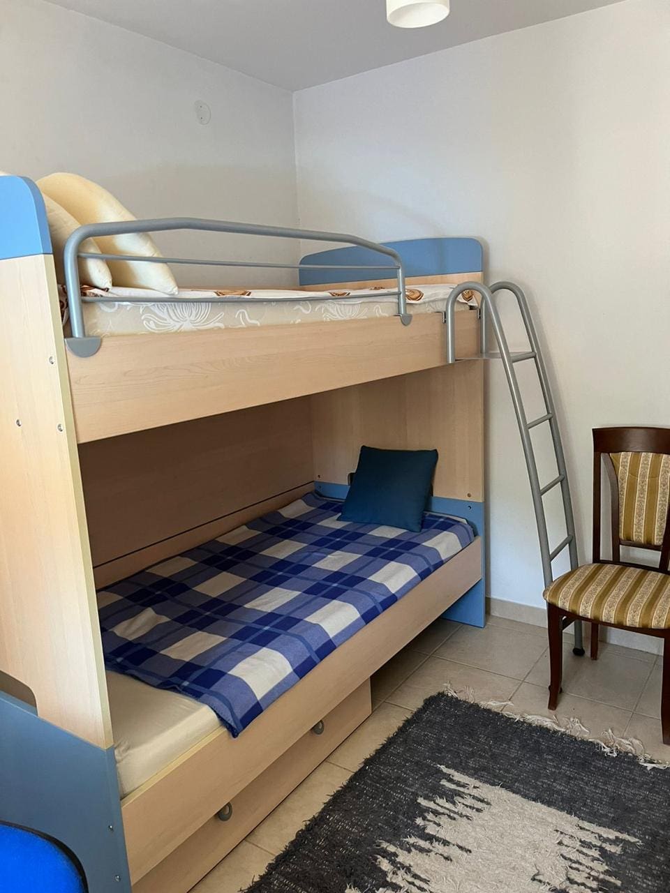 MREnekretnina (17) Porodična kuća sa bazenom na prodaju u Budvi — Crna Gora