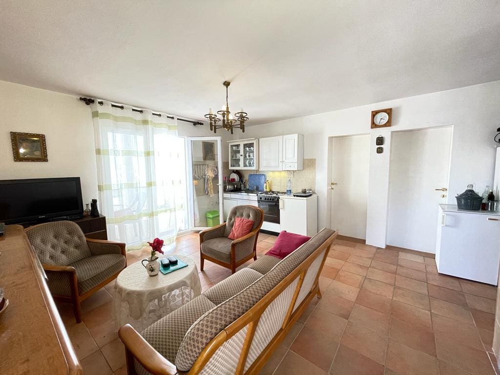MREproperty (17) Traumhafte Meeresimmobilie in den Vororten von Bar — Montenegro