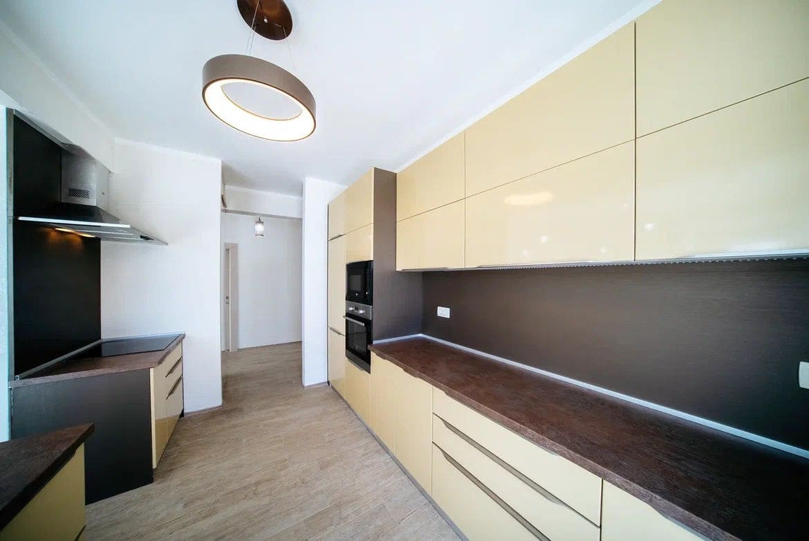 X'de Paylaş Budva-Bečići'de Manzaralı Lüks Penthouse — Karadağ