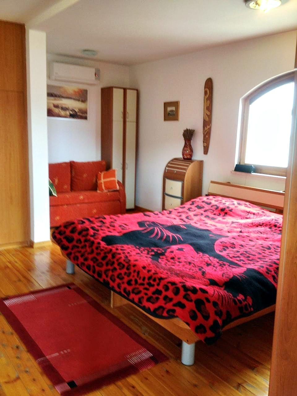 MREproperty (18) Rodzinny trzypiętrowy dom na sprzedaż w Budvie — Czarnogóra