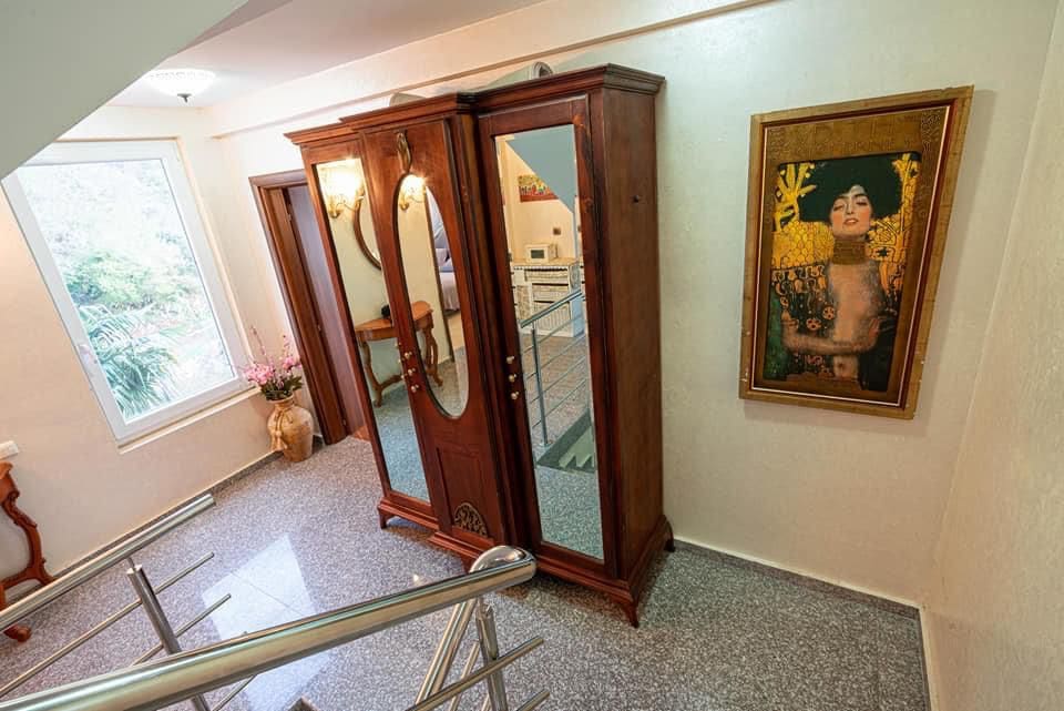 MREproperty (18) Гарна та затишна вілла з басейном у Бечичах — Чорногорія