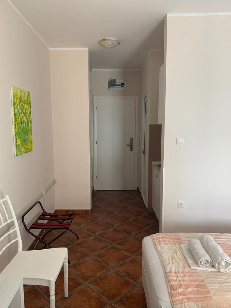 MREproperty (20) Gelegenheit, ein profitables Hotel in Becici zu kaufen — Montenegro