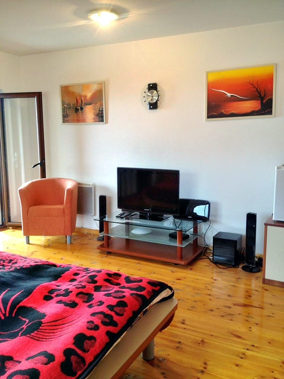 MREproperty (20) Rodzinny trzypiętrowy dom na sprzedaż w Budvie — Czarnogóra