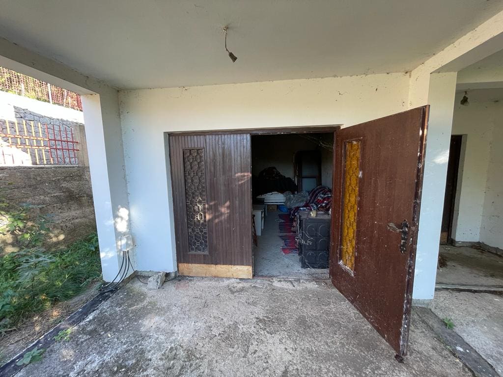 MREproperty (20) Zweistöckiges Haus zum Verkauf in den Vororten von Bar — Montenegro