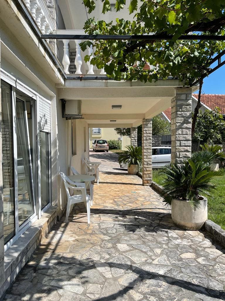 MREproperty (20) Investitionsvilla in Montenegro zu verkaufen – 6 Apartments, Meerblick & Einkommensmöglichkeit — Montenegro