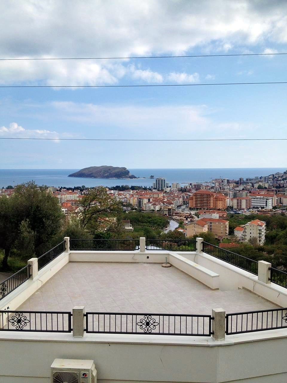 MREproperty (21) Rodzinny trzypiętrowy dom na sprzedaż w Budvie — Czarnogóra