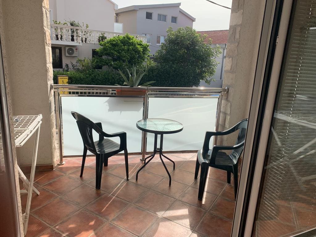 MREproperty (22) Gelegenheit, ein profitables Hotel in Becici zu kaufen — Montenegro