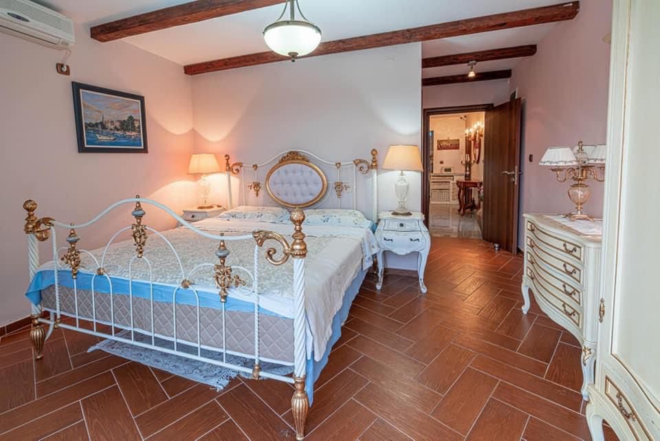 MREproperty (23) Гарна та затишна вілла з басейном у Бечичах — Чорногорія