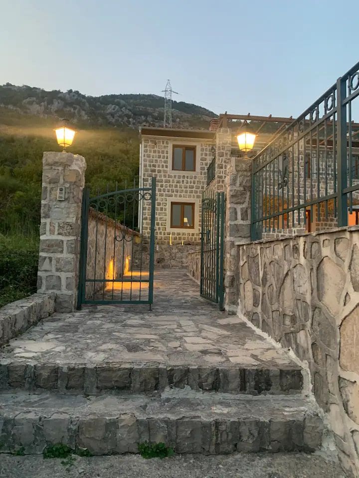 MREproperty (24) Luxuriöse Villa mit Pool in Petrovac — Montenegro
