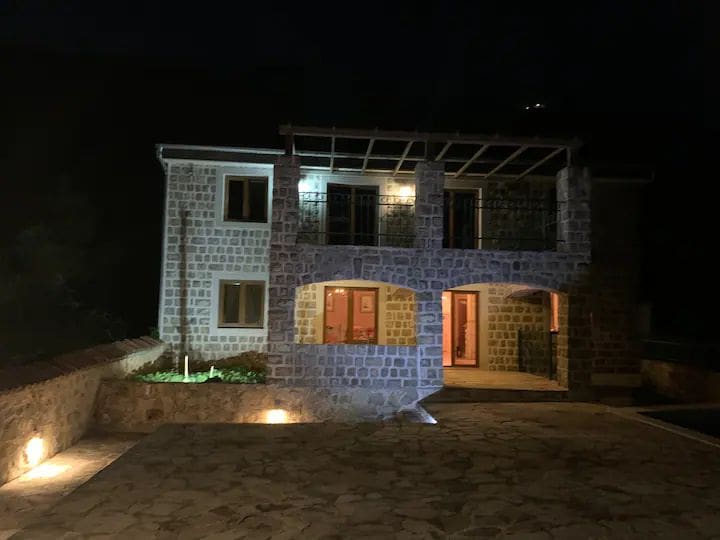 MREproperty (25) Luxuriöse Villa mit Pool in Petrovac — Montenegro