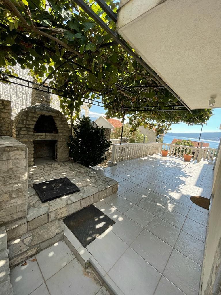 MREproperty (25) Investitionsvilla in Montenegro zu verkaufen – 6 Apartments, Meerblick & Einkommensmöglichkeit — Montenegro