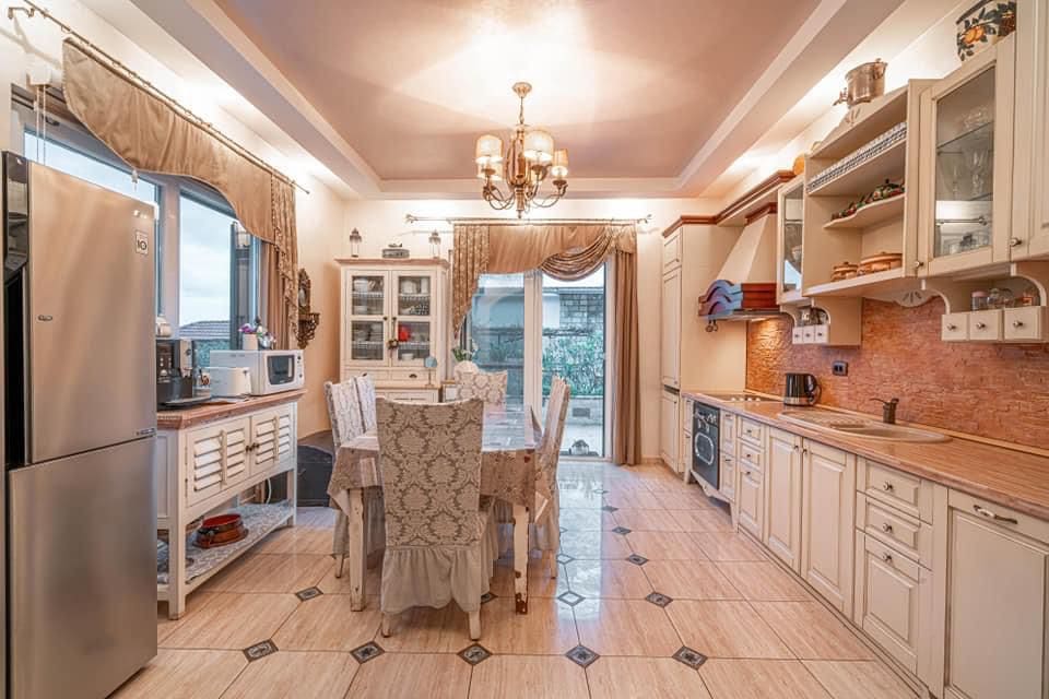 MREproperty (25) Гарна та затишна вілла з басейном у Бечичах — Чорногорія