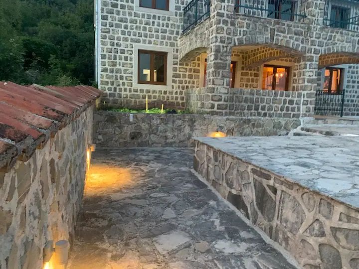 MREproperty (26) Luxuriöse Villa mit Pool in Petrovac — Montenegro
