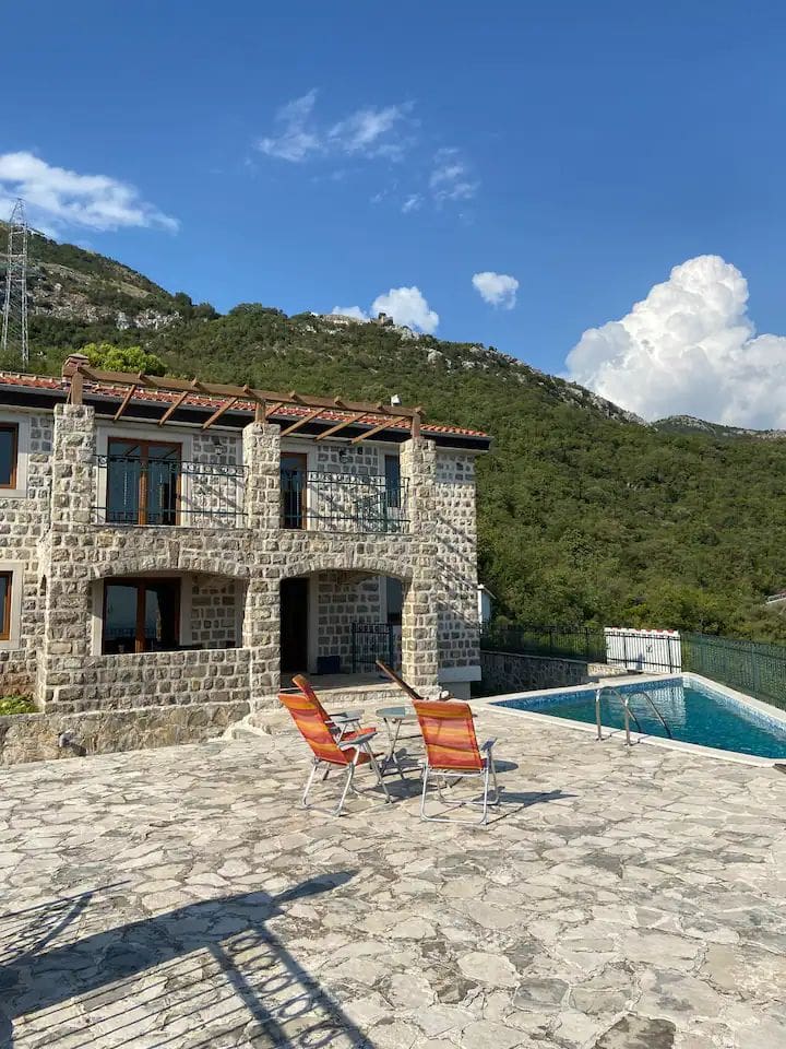 MREproperty (27) Luxuriöse Villa mit Pool in Petrovac — Montenegro