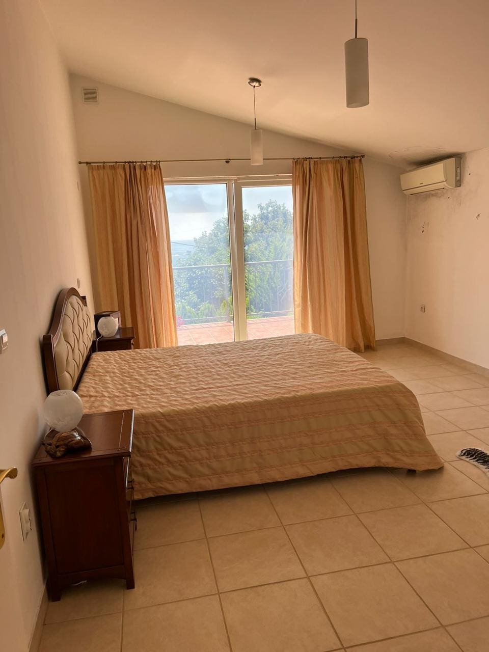 MREproperty (28) Porodična kuća sa bazenom na prodaju u Budvi — Crna Gora