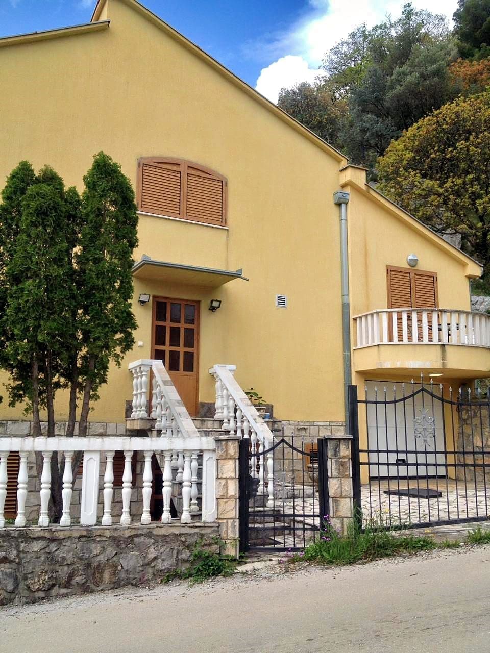 Talo · Budva