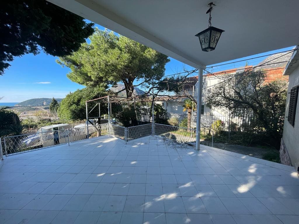House · Sutomore