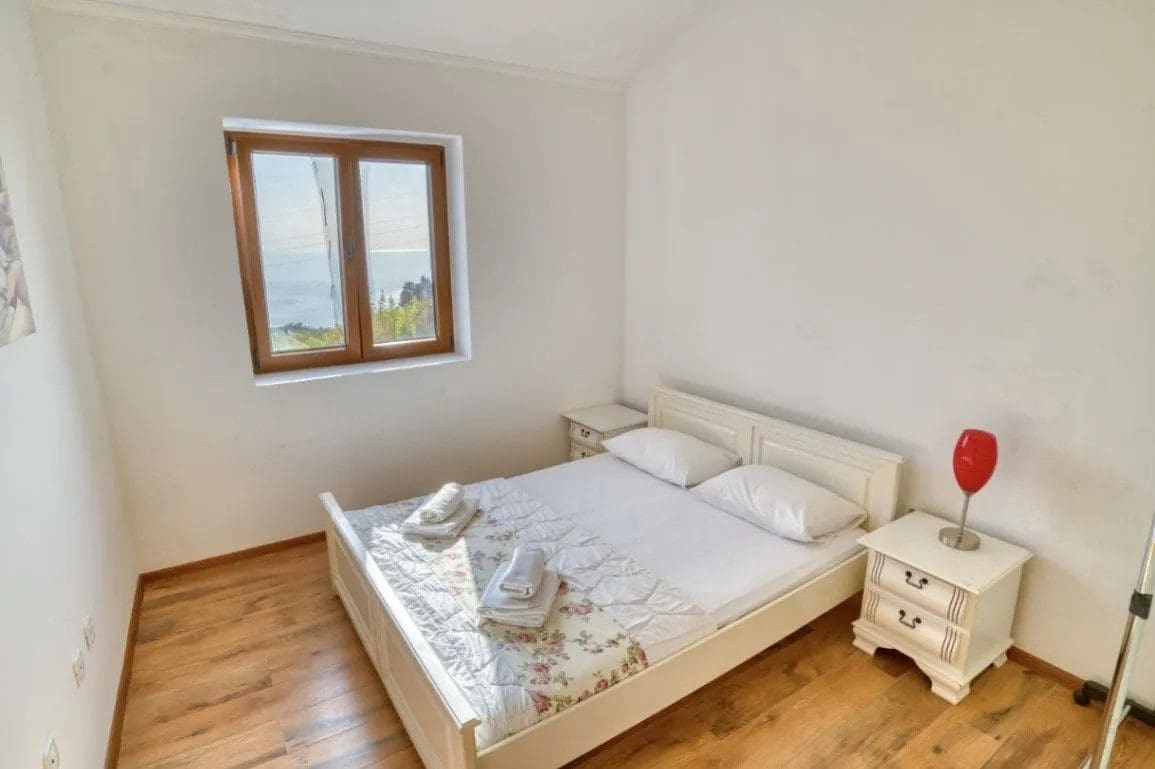 MREproperty (3) Luxuriöse Villa mit Pool in Petrovac — Montenegro