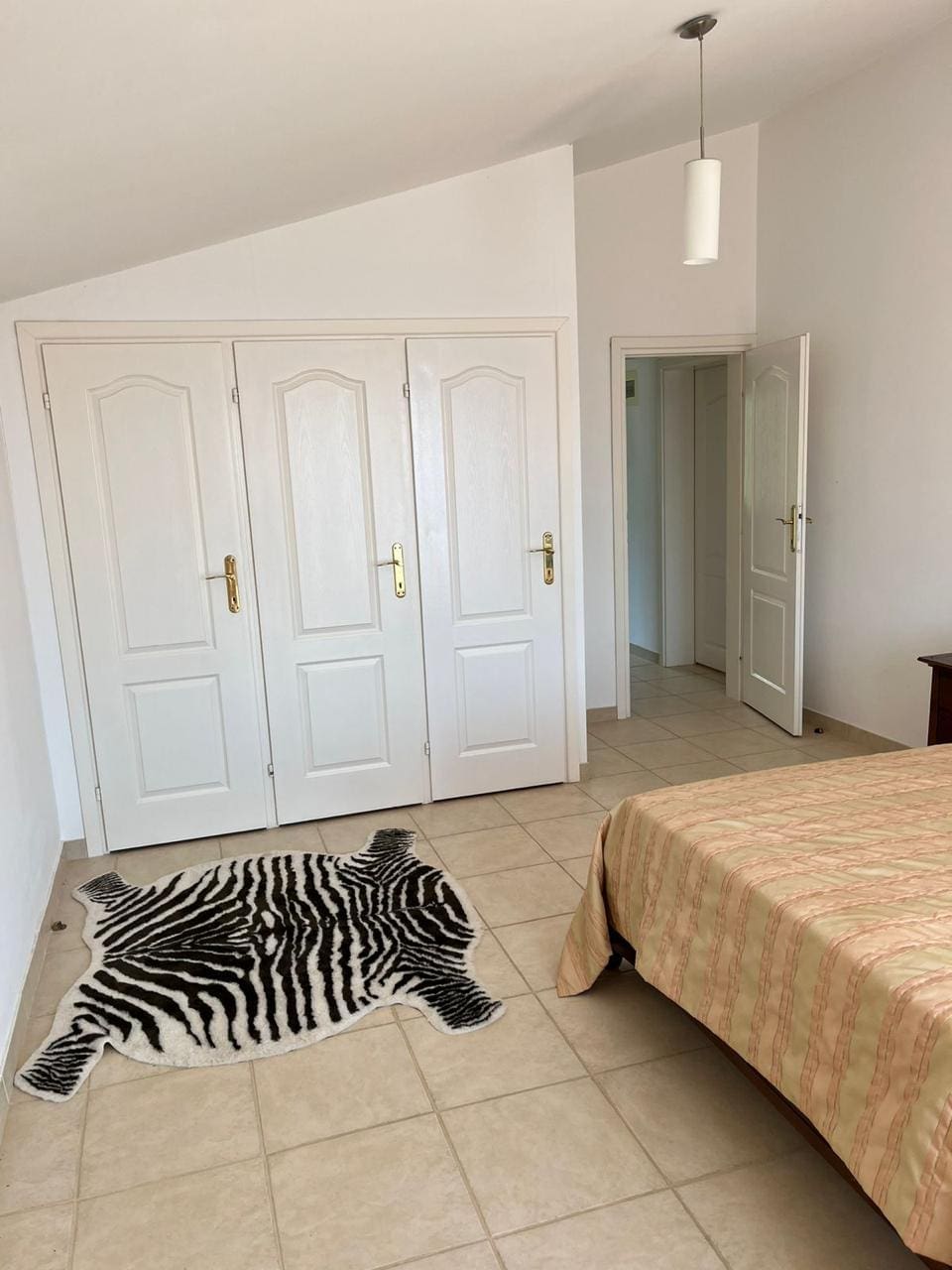 MREproperty (30) Porodična kuća sa bazenom na prodaju u Budvi — Crna Gora